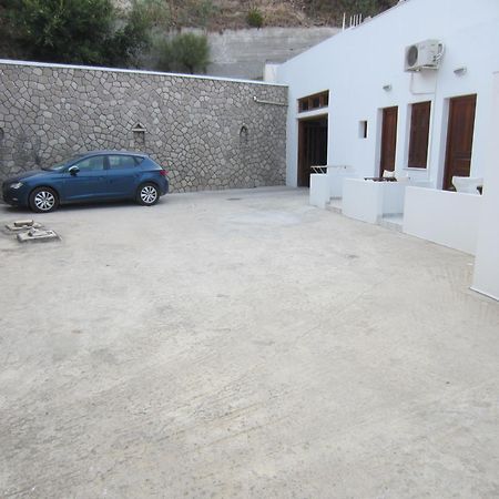 Katerina Apartments Triovasálos Екстериор снимка