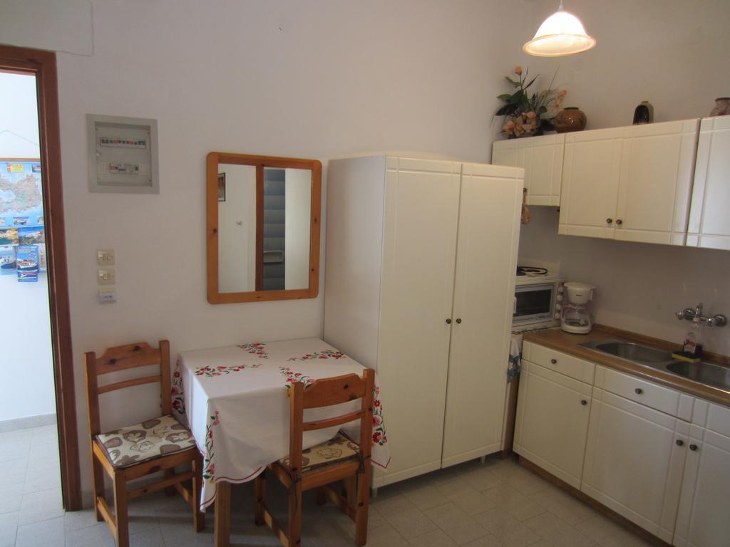 Katerina Apartments Triovasálos Екстериор снимка