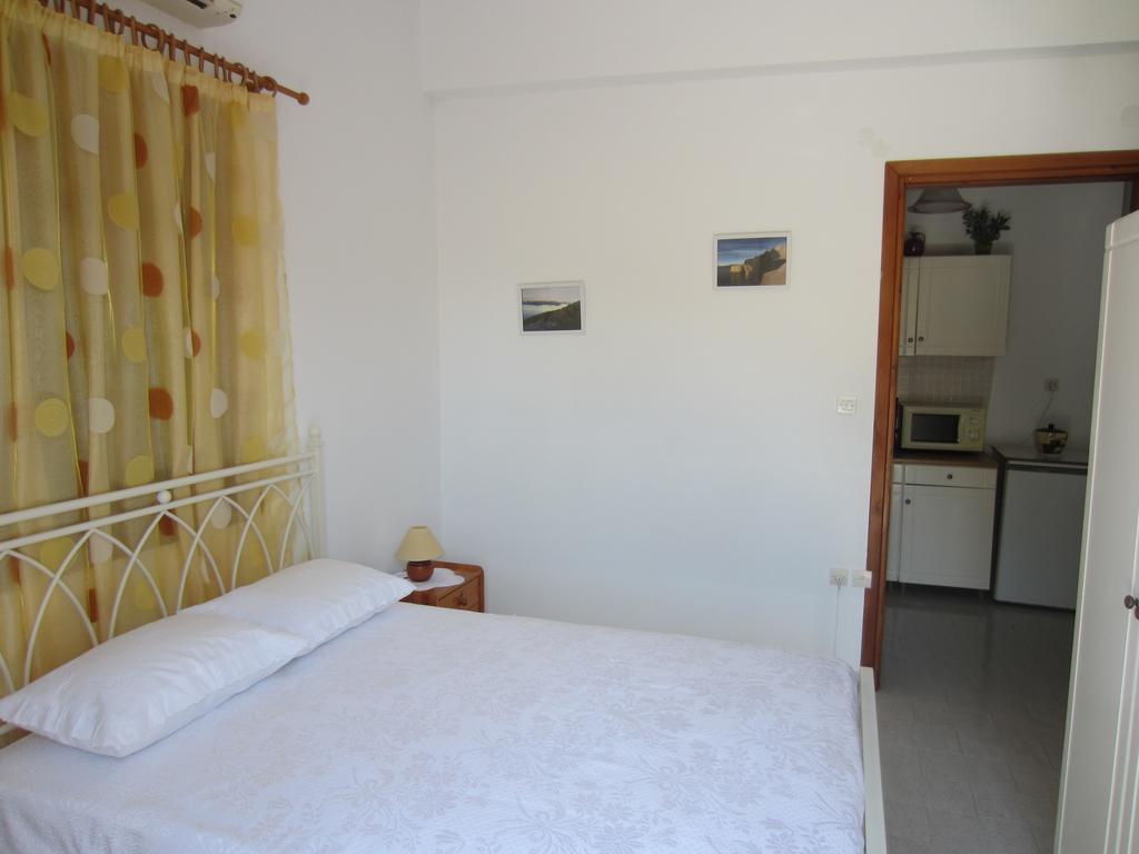 Katerina Apartments Triovasálos Екстериор снимка
