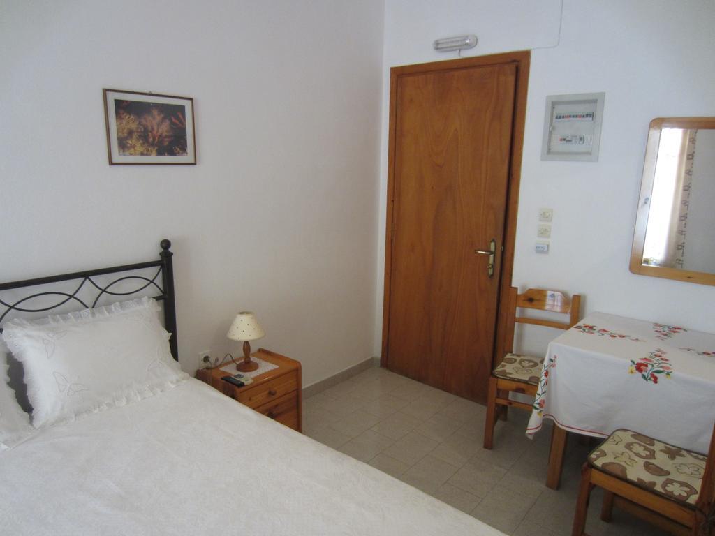 Katerina Apartments Triovasálos Екстериор снимка